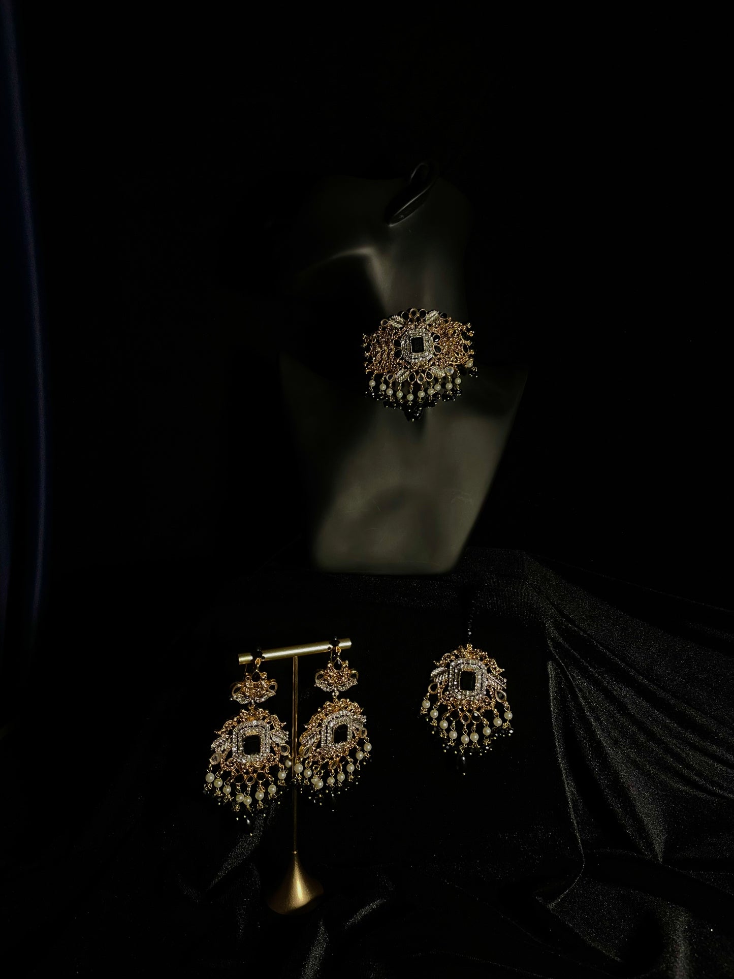 Naulakha Choker