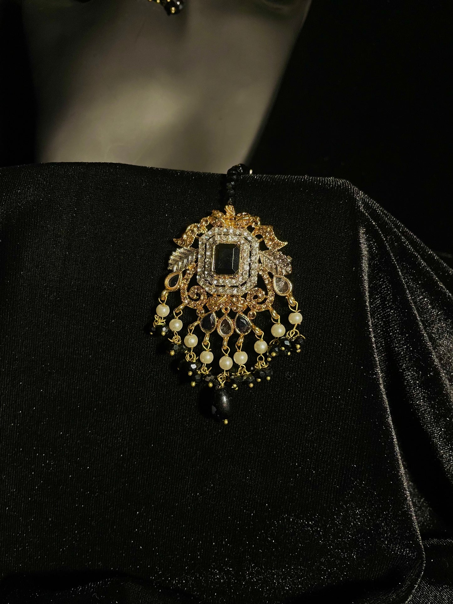 Naulakha Choker