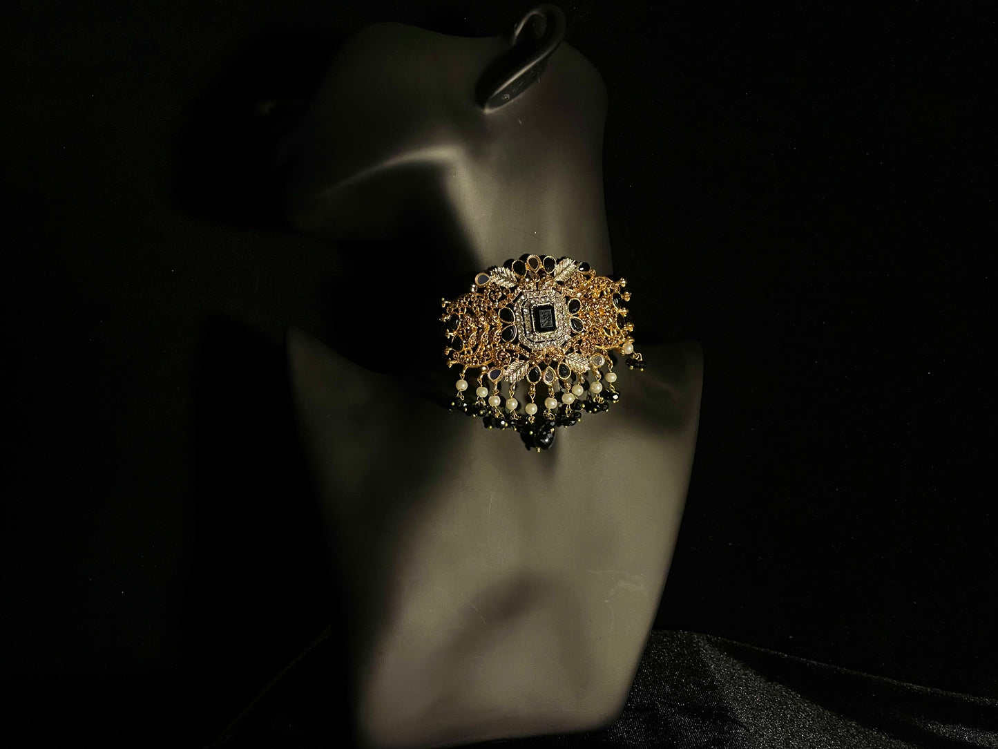 Naulakha Choker