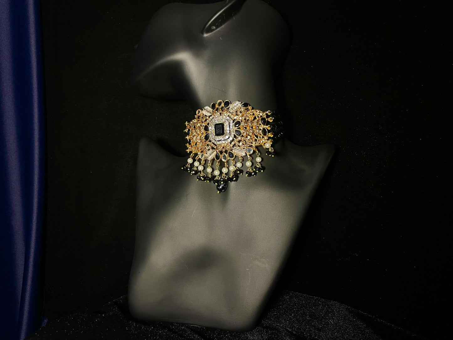 Naulakha Choker